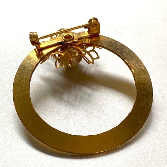 Vintage Gold Floral faux Pearl Brooch - Picture 2 of 5